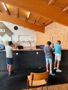 Luftpistolenschütze beim Zielen